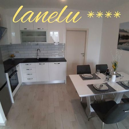 Lanelu Apartman Rogoznica  Extérieur photo